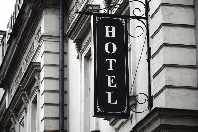 Dubai hotels near metro